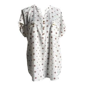 NWOT Flower & Feather Woman’s Size 1XL short sleeve blouse